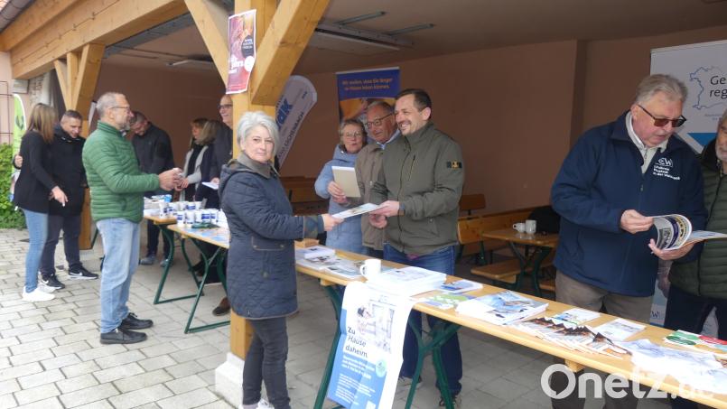 Viel Beratung und Information boten sechs Einrichtungen bei "Leben im Alter" in Eschenbach. Bild: rn