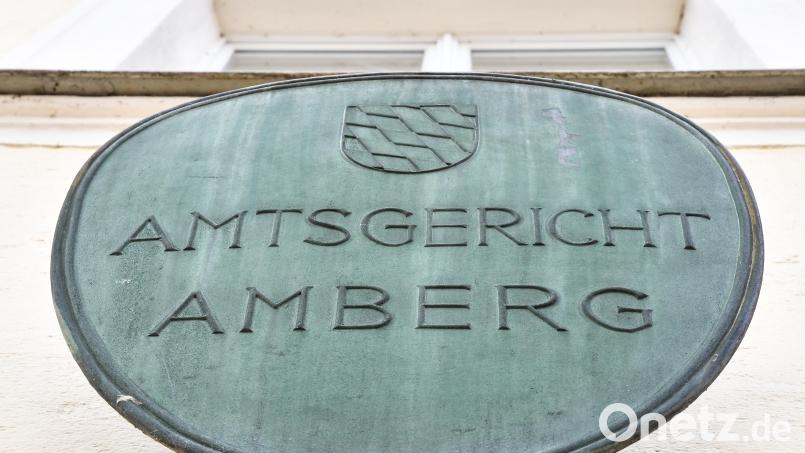 Gab es einen Schlag gegen den Kehlkopf oder nicht? Mit dieser Frage beschäftigte sich jetzt eine Amtsrichterin in Amberg. Bild: Petra Hartl
