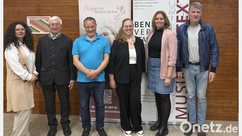 MdL und Stadträtin Laura Weber (Zweite von rechts) bei der Benefizveranstaltung der Tafel Weiden, sie fungierte als Schirmherrin. Bild: Wolfgang Göldner