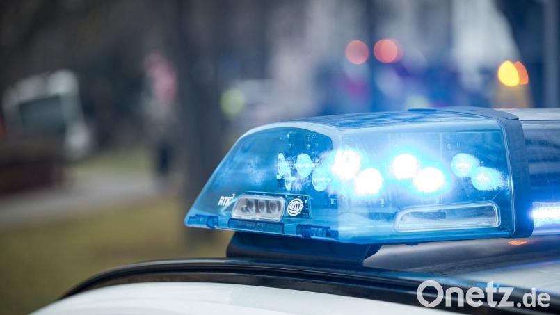 In einem Zug in Regensburg wurde eine junge Frau von einem Mann mit einem Messer bedroht. Sie wehrte sich erfolgreich. Symbolbild: Daniel Vogl/dpa