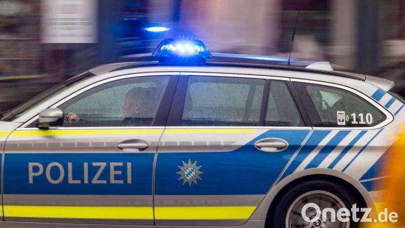 Die Polizisten lösten die Streit auf der Fahrbahn auf. (Symbolbild) Bild: Peter Kneffel/dpa