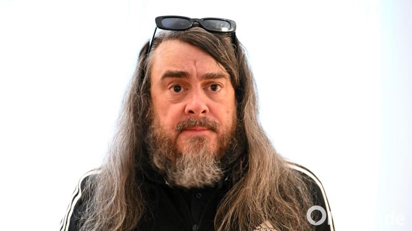 Der Künstler Jonathan Meese trauert um seiner Mutter. (Archivbild) Bild: Martin Schutt/dpa