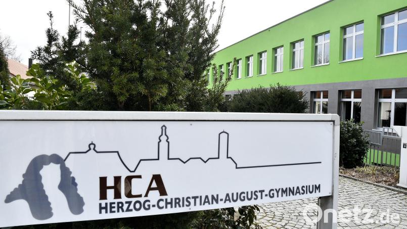 Der Altbau des HCA-Gymnaisums in Sulzbach-Rosenberg macht Probleme. Mitarbeiter des Amberg-Sulzbacher Hochbauamts gehen davon aus, dass es sich um eine „unkontrollierte Setzung des ganzen Gebäudetraktes“ handelt. Archivbild: Petra Hartl