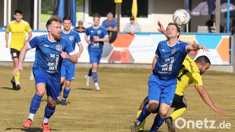 Samstag schließt der SV Etzenricht das Spieljahr gegen den 1. FC Passau ab. Gut möglich, dass als Gegner in der Relegation der SV Hahnbach für ein Duell infrage kommt. Die Begegnungen starten schon am Mittwoch den 20. Mai, das Foto zeigt eine Szene aus dem Vorjahr Bild: war