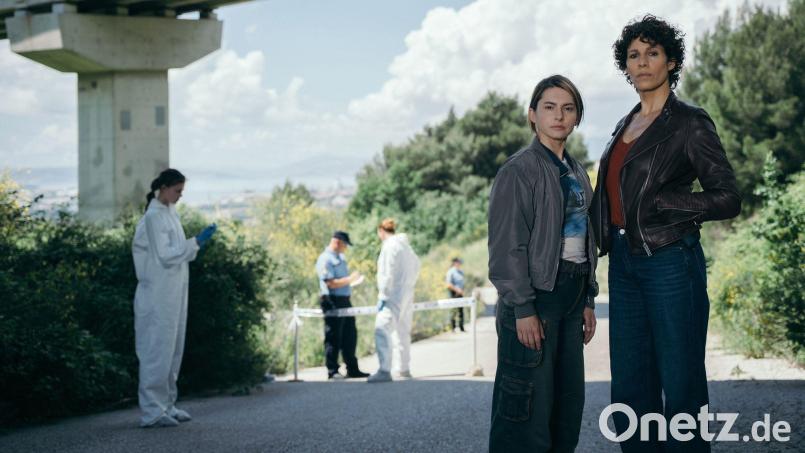Valessa Matkovic (Romina Küper, links) und Stascha Novak (Jasmin Gerat) am Tatort Bild: Carolina Hellsgard/ARD Degeto Film/Sinisa Glogoski/dpa