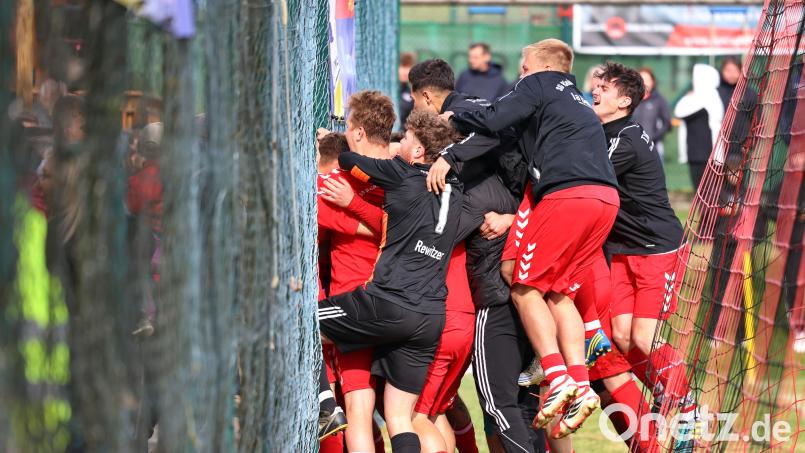 Spielszene aus dem Relegationsspiel zwischen dem SC Schwarzenbach und der SG Waidhaus/Pfrentsch/Neukirchen. Bild: Dieter Jäschke