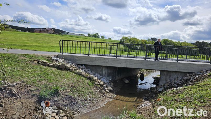 Unter der Brücke wurde eine Trockenwetterrinne eingebaut Bild: ga