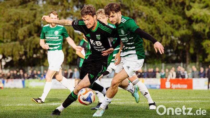Die Spieler des TSV Dieterskirchen (grüne Trikots) und des SV Obertrübenbach lieferten sich einen harten Kampf. Bild: Philipp Ponader