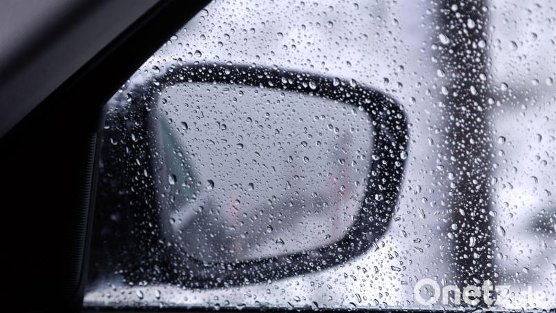 Das Wetter bleibt auch am Feiertag ungemütlich. (Archiv) Bild: Karl-Josef Hildenbrand/dpa