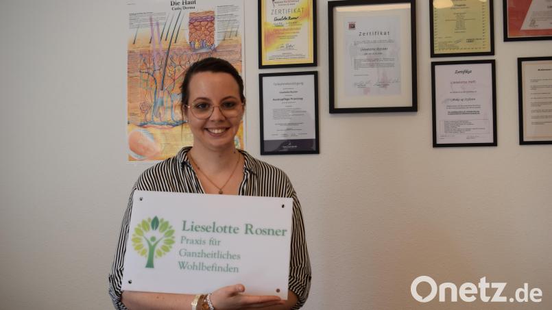 Lieselotte Rosner lebt mit einem Tumor im Kopf. Obwohl er ihr sehr viel Energie raubt, will sie anderen Menschen helfen, sich wohl in ihrem Körper zu fühlen. Dazu eröffnete die 35-Jährige Anfang April eine Praxis für Gesundheitsberatung. Bild: szl