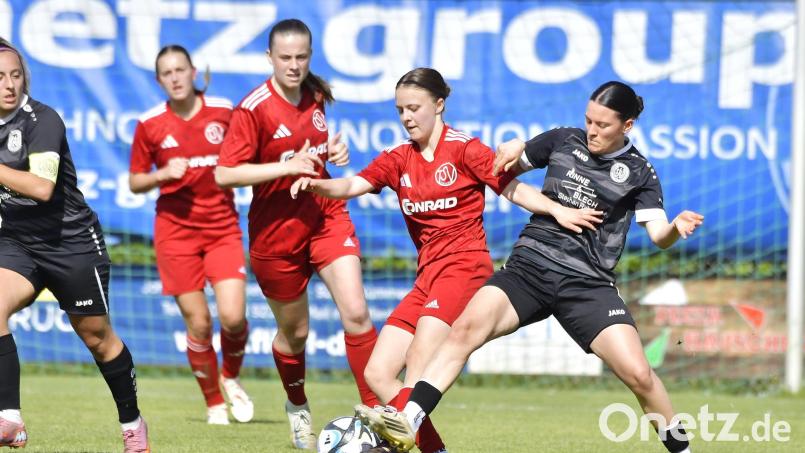 Für Mirijam Hirn (links) und den TSV Theuern geht's weiterhin um den Klassenerhalt in der Bayernliga. Bild: Hubert Ziegler