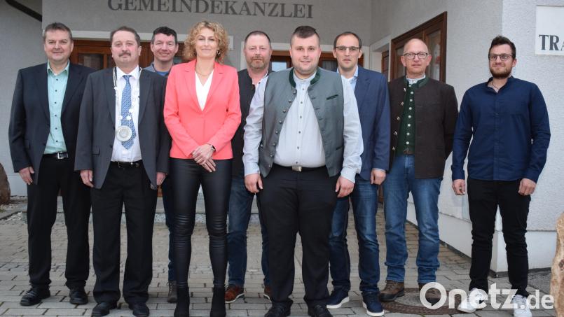 Der Gemeinderat Trausnitz wurde neu aufgestellt. Darin vertreten sind Markus Lehner (Zweiter Bürgermeister), Erster Bürgermeister Reinhard Schwarz, Martin Müller, Maria Eckert, Christian Jäckel, Markus Klar (Dritter Bürgermeister), Mathias Forster, Michael Haberl und Jonas Kraus (von links). Bild: bnr