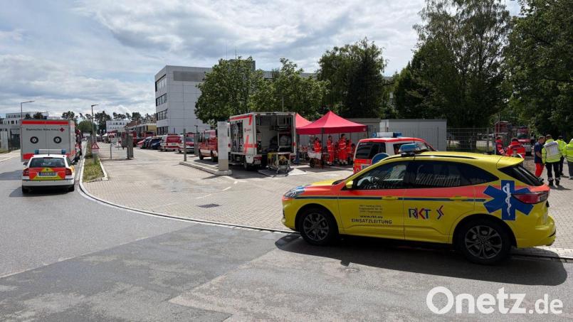 Feuerwehr und Rettungskräfte waren mit einem Großaufgebot im Einsatz. Bild: Sanitätseinsatzleitung/Nürnberger Hilfsorganisationen/dpa