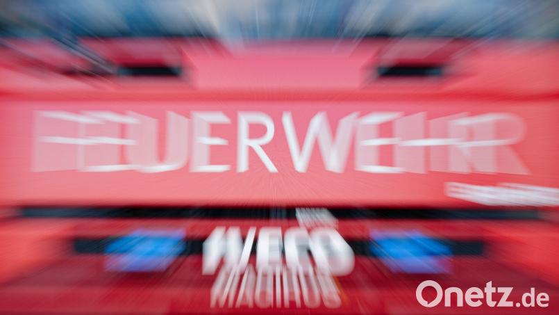 Der Mann musste mit schwersten Brandverletzungen ins Klinikum gebracht werden. (Symbolbild) Bild: Uwe Anspach/dpa