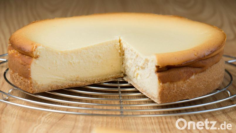 Ein Unbekannter ist in eine Gaststätte eingebrochen und hat einen Käsesahnekuchen gestohlen. Symbolbild: Andrea Warnecke/dpa