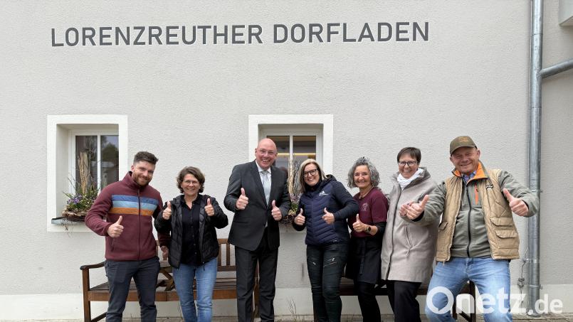 Die Dorferneuerung Lorenzreuth erhält den Staatspreis 2026. Darüber freuen sich die Beteiligten. Bild: Stadt Marktredwitz