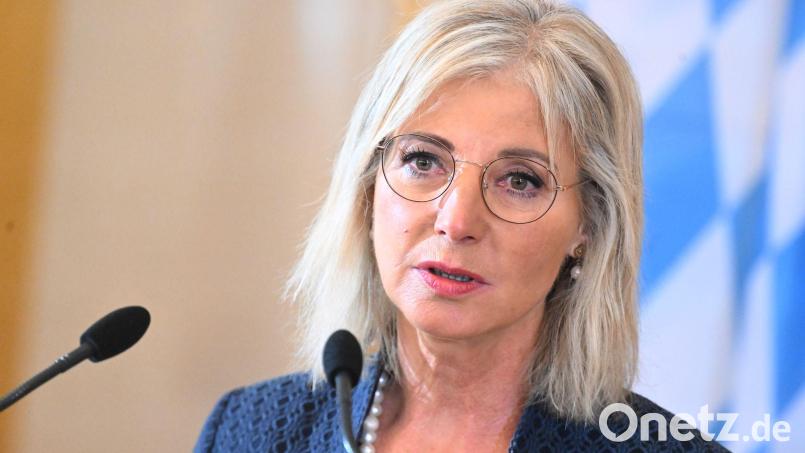 Bayerns Sozialministerin Ulrike Scharf sieht keine Notwendigkeit für massive Beitragserhöhungen in Bayerns Kitas. (Archivbild) Bild: Felix Hörhager/dpa