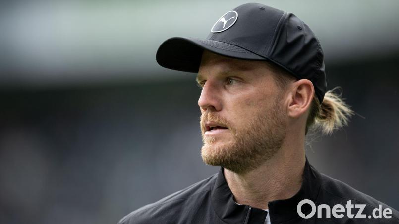 Die Zukunft von Trainer Eugen Polanski in Gladbach ist offen. Bild: Fabian Strauch/dpa