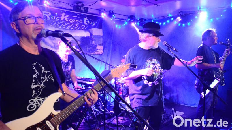 "Rockomitive Breath" trumpfen auch mit einer Handvoll Santana-Nummern. Bild: Kunz