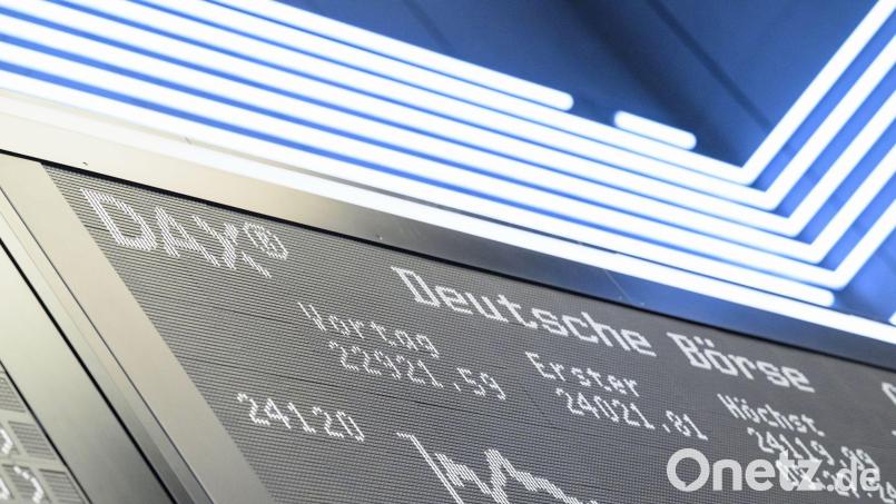 Vor allem die Finanzbranche sorgt für steigende Gewinne im Top-Segment der deutschen Börse. (Illustration) Bild: Hannes P Albert/dpa