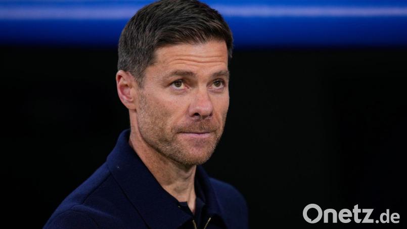 Bald wieder an der Seitenlinie? Trainer Xabi Alonso gilt als heißer Kandidat beim FC Chelsea. (Archivbild) Bild: Manu Fernandez/AP/dpa
