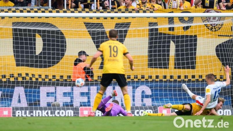 Vincent Vermeij (Dynamo Dresden, r) erzielt das Tor zum 2:0. Bild: Robert Michael/dpa