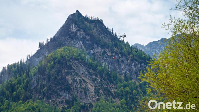 Nach dem Waldbrand am Saurüsselkopf muss die Feuerwehr nochmals ausrücken. (Archivbild) Bild: Uwe Lein/dpa