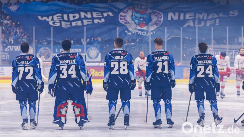 Weidner geben niemals auf: Die Fans der Blue Devils sind leidensfähig – zur aktuellen Clubpolitik haben viele allerdings eine klare Meinung. Archivbild: Werner Moller