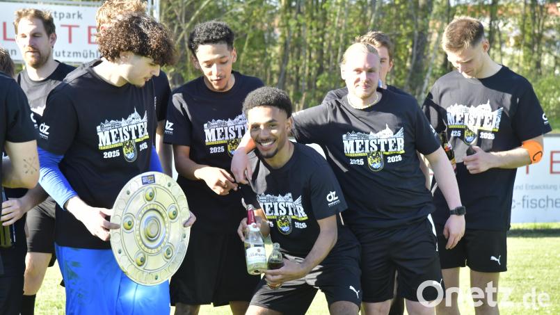 Der FC Amberg will nochmals feiern: Nach dem Titelgewinn in der Bezirksliga Nord will man nun auch Gesamt-Meister der Oberpfalz werden. Bild: Hubert Ziegler