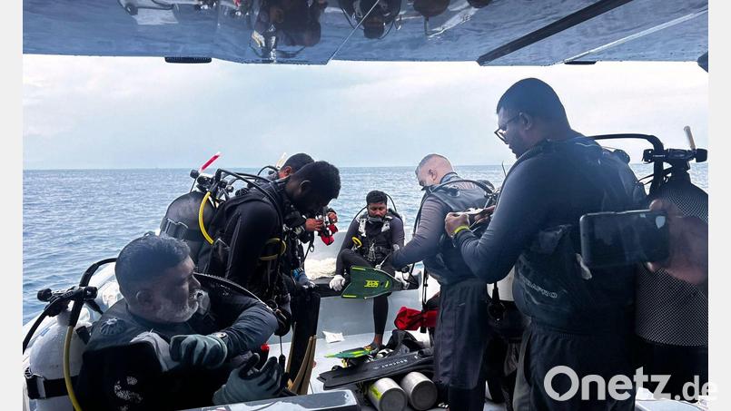 Die Suche nach den Leichen der Taucher zog sich über mehrere Tage und musste zwischenzeitlich unterbrochen werden. Bild: Uncredited/Maldives President’s Media Division/AP/dpa