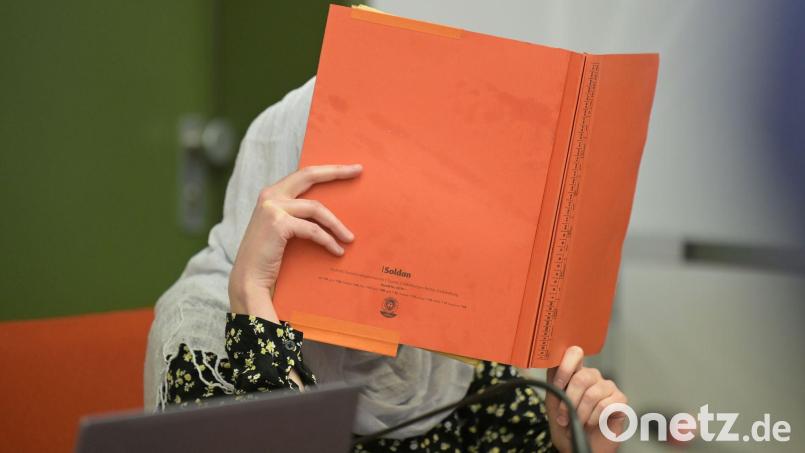 Vier Jahre soll die gebürtige Oberfränkin in Haft. Das Gericht sah es als erwiesen an, dass sie in Syrien überzeugtes Mitglied des Islamischen Staats war. (Archivbild) Bild: Malin Wunderlich/dpa