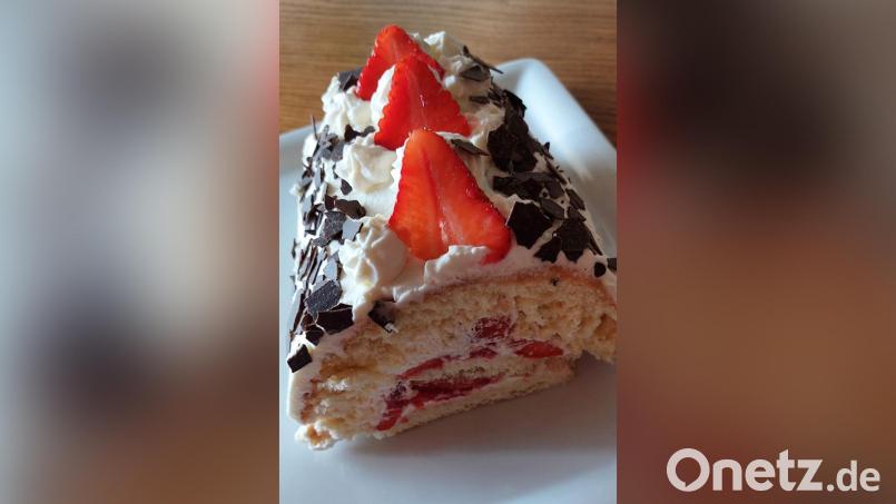 So schmeckt der Frühsommer: Biskuitrolle mit Erdbeeren. Bild: Lisa Lindner