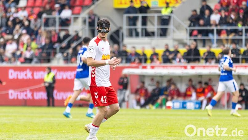 Mit 16 Jahren in der 3. Liga: Der gebürtige Amberger Arian Dizdarevic feierte beim SSV Jahn gegen Energie Cottbus sein Profi-Debüt. Bild: Sascha Janne