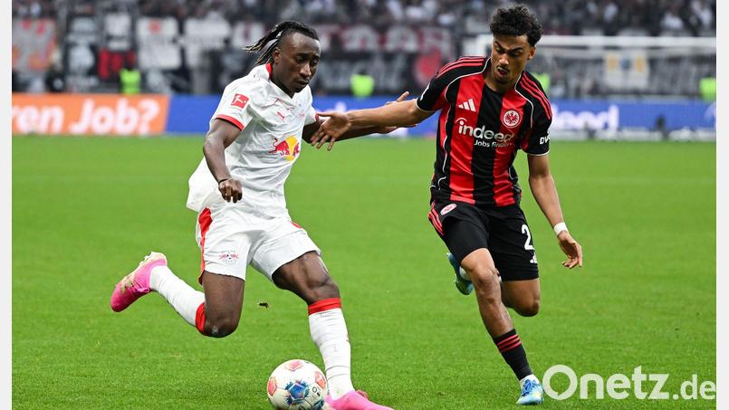 Nathaniel Brown (rechts) ist wohl beim FC Bayern heiß begehrt. Bild: Florian Wiegand/dpa