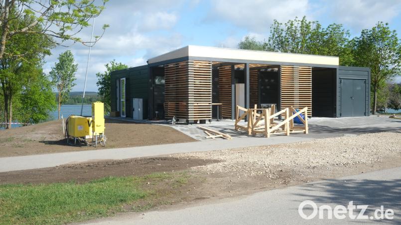 Am Murner See entsteht eine neue BRK-Wachstation. Schon bald soll sie von den Einsatzkräften genutzt werden. Bild: Hirsch