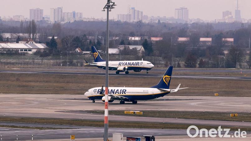 Billigflieger Ryanair: Hohe Kosten erwartet nach Milliardengewinn. (Archivbild) Bild: Jörg Carstensen/dpa