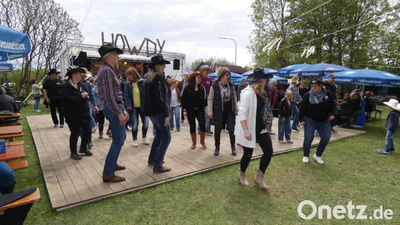 Bim Workshop Line Dance reicht die Tanzfläche nicht aus für die vielen Tänzer. Bild: hdk
