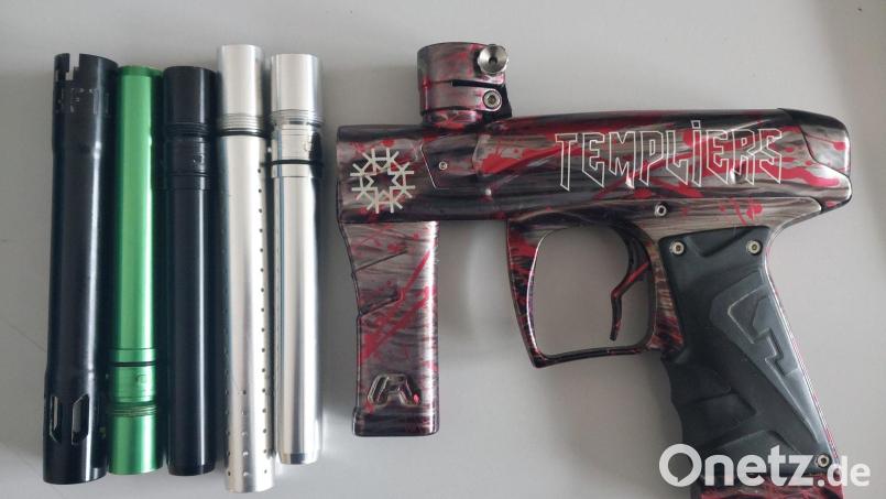 Bei einer Kontrolle auf der A6 bei Waidhaus wurden fünf Männer mit verbotenen Paintball-Markierern gestoppt. Bild: Bundespolizei