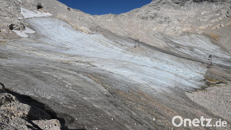 Der Klimawandel trifft auch Deutschland. Hier ein schmelzender Gletscher auf der Zugspitze. Bild: Angelika Warmuth/dpa