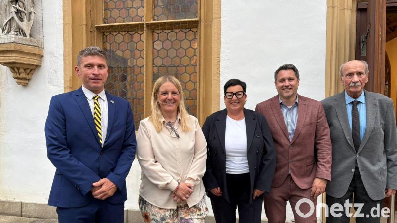 Florian Fuchs (links) ist neuer Sprecher der Amberger SPD-Fraktion. Hier im Bild mit dem Rest der Fraktion (von links): Simone Böhm-Donhauser, 2. Bürgermeisterin Birgit Fruth, Uli Hübner und Dieter Amann. Bild: SPD Amberg