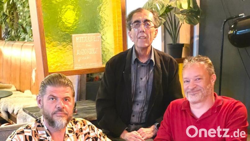 Das Soziale Netzwerk Weiden übernimmt die Integrationsarbeit. Im Bild von links die Vorstandsmitglieder Michael Hörmann, Integrationsbeirat Abdullah Ugur und Ali Daniel Zant. Bild: Ali Daniel Zant