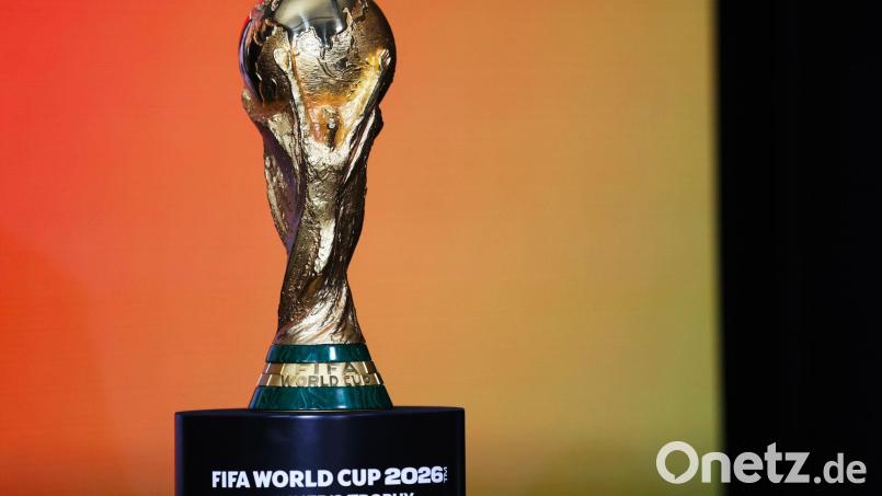 Diese Trophäe ist für den künftigen Fußball-Weltmeister. Bild: Heather Khalifa/AP/dpa