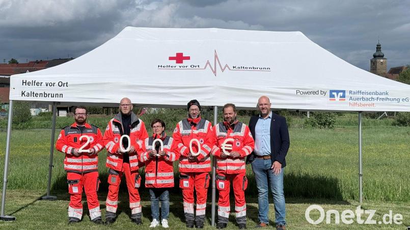 Die Kaltenbrunner Helfer vor Ort (HvO) können sich über einen nagelneuen Pavillon freuen. Bild: Sarah Ermer