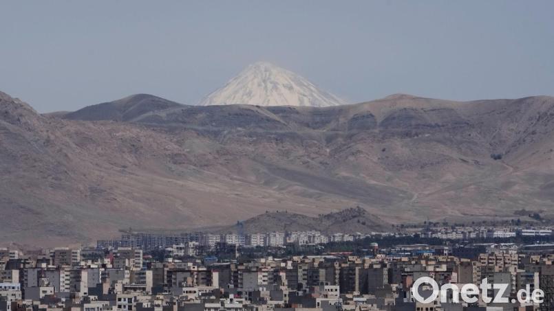 In der iranischen Hauptstadt Teheran startet der Handel an der Börse wieder. (Symbolbild) Bild: Vahid Salemi/AP/dpa
