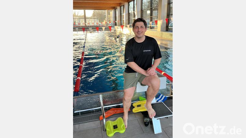 Beim Weidener Schwimmverein ist Johannes Zettl oft in seiner Freizeit anzutreffen. Er engagiert sich hier als Nachwuchstrainer. Bild: privat