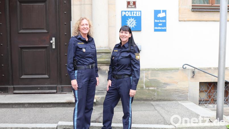 Zwei Frauen an der Spitze der Polizei Nabburg: Erste Polizeihauptkommissarin Sabine Roidl (links) mit ihrer neuen Stellvertreterin Kriminalhauptkommissarin Gabi Wittl (rechts). Bild: Polizei Nabburg
