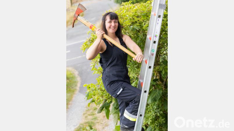 Katharina Schöner engagiert sich in ihrer Freizeit für die Feuerwehr Griesbach. Das Foto stammt aus dem Jahreskalender der Floriansjünger anlässlich des 150-jährigen Jubiläums im vergangenen Jahr. Bild:  Fotostudio Hummer