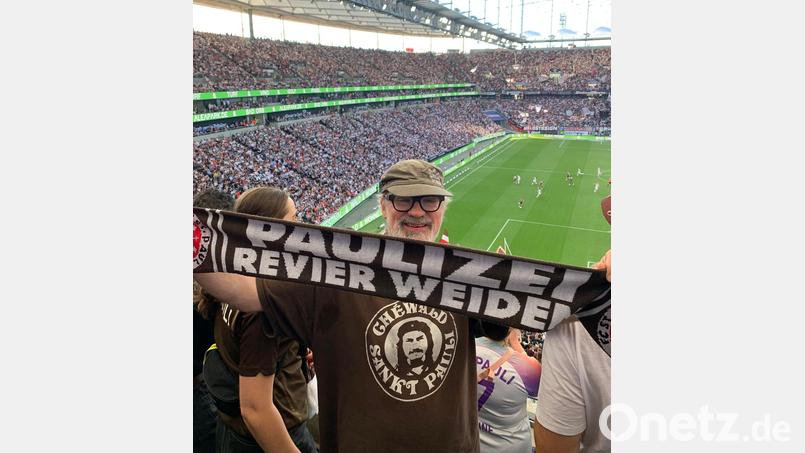 Am vorletzten Spieltag der vorletzten Saison wurde der Klassenerhalt von St. Pauli bei Eintracht Frankfurt gefeiert. Bild: privat