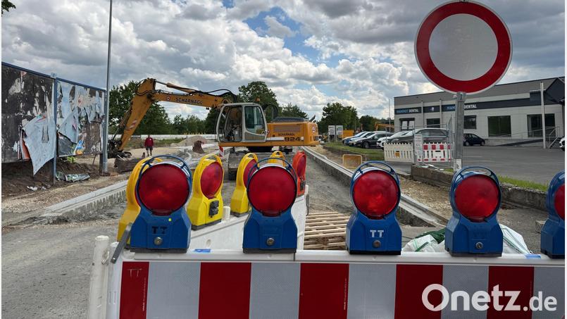 Noch ist ein Teil der Werner-von-Siemens-Straße/Ohmstraße in Amberg gesperrt - doch die Straßen- und Kanalbauarbeiten hier neigen sich dem Ende zu. Bild: Heike Unger