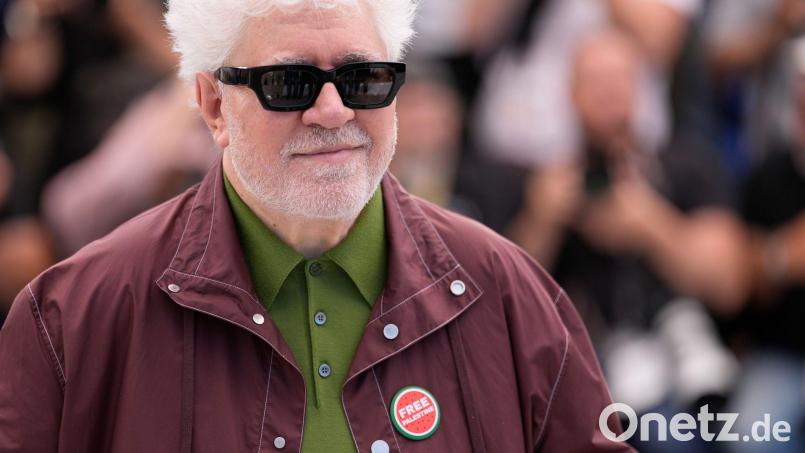 Pedro Almodóvar zeigt in Cannes seinen neuen Film „Bitter Christmas“. Bild: John Locher/Invision/AP/dpa